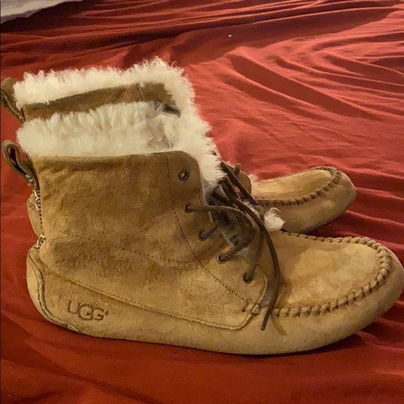 UGG Shoes - Ugg suede chickaree moc booties sz 10